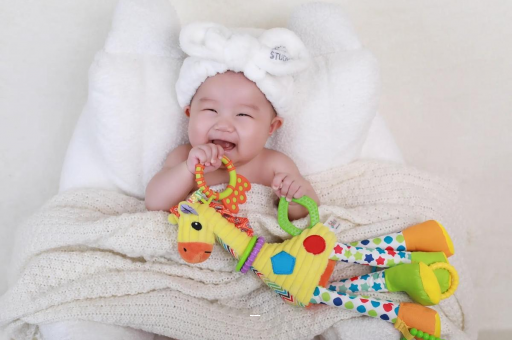 深圳宝宝头上有白色的小点 深圳宝宝头上有白色的小点